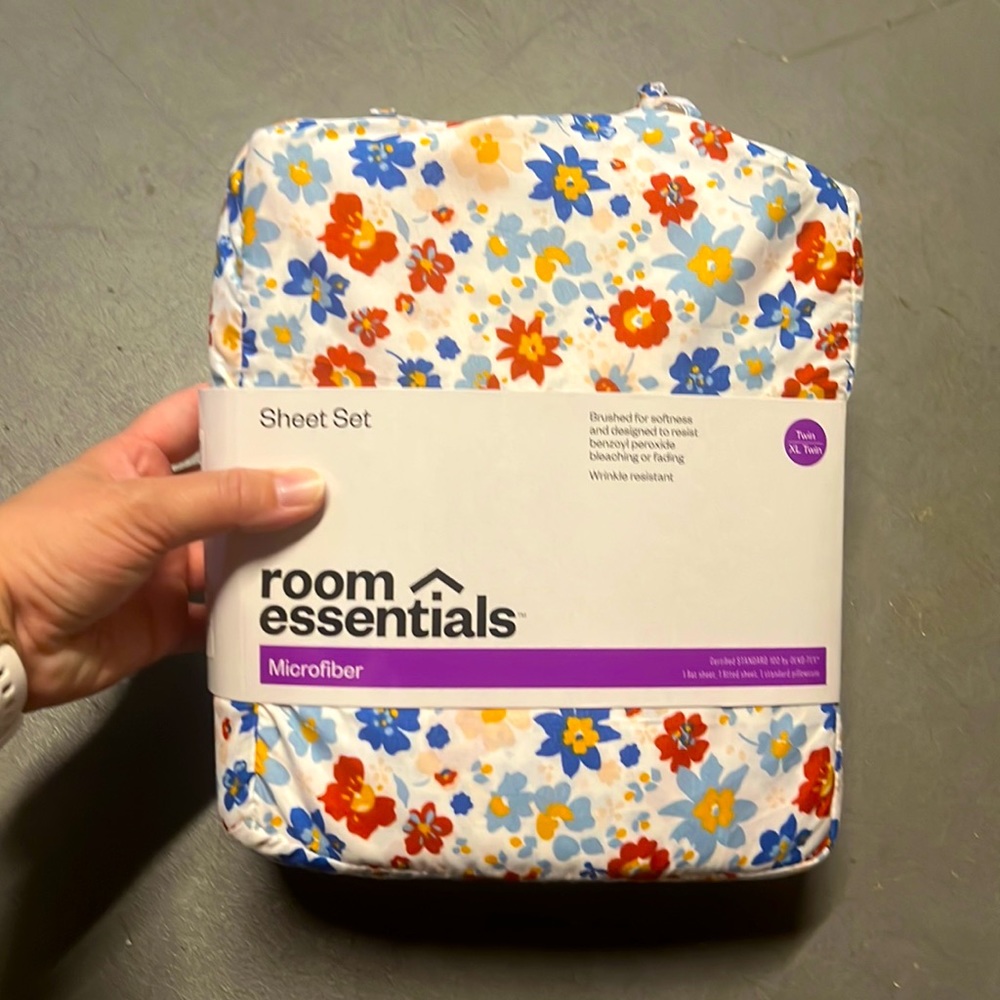 Twin XL sheet set. Microfiber. NEW.
